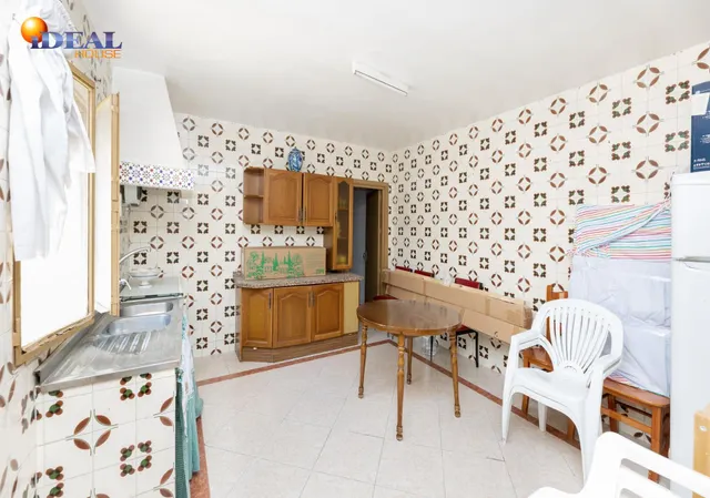 ¡CASA EN UNA SOLA PLANTA, CREA TU VIVIENDA IDEAL EN ALBOLOTE! Casa en una sola planta con patio, garaje y un gran potencial. — 6