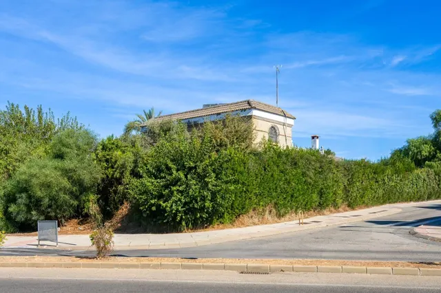 Chalet y parcela segregable en Palomares del Río — 59
