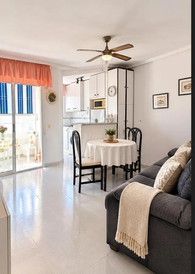 GRAN APARTAMENTO EN TORREVIEJA: 1 HAB, 1 BAÑO