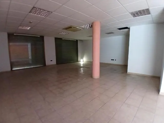 LOCAL COMERCIAL EN VENDA A SANTA MARGARIDA DE MONTBUI — 4