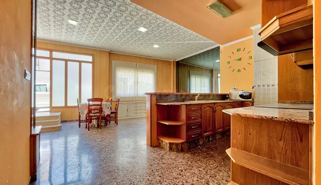 ¡GRAN OPORTUNIDAD! LOCAL RESTAURANTE + APARTAMENTO EN EL CEN - foto 3
