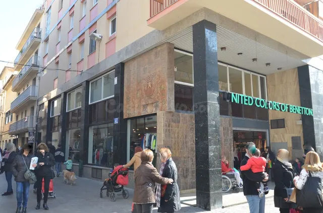 Local comercial esquinero Rambla Vilanova i la Geltrú - foto 2