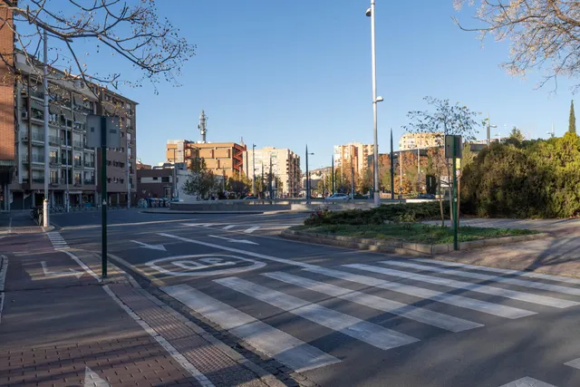 Local comercial de 200 m2 cerca del estadio Los Carmenes, magnifica oportunidad de inversion — 32