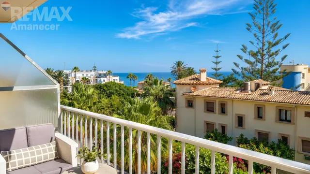 Ático reformado con terraza privada de 80 m2, vistas al mar 