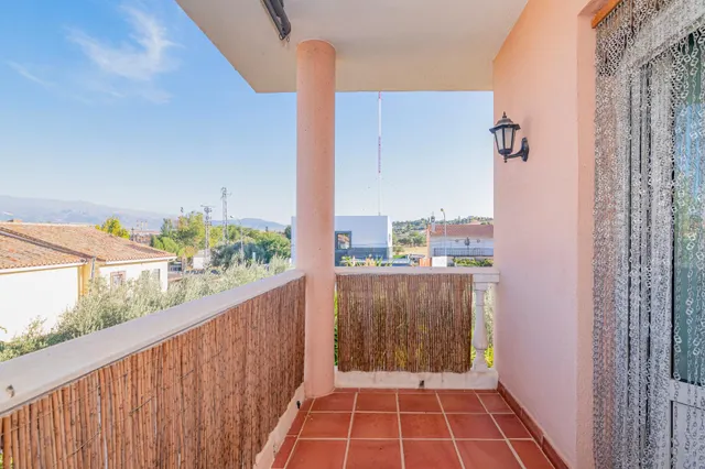 Chalet con piscina en el ventorrillo, cullar vega — 20