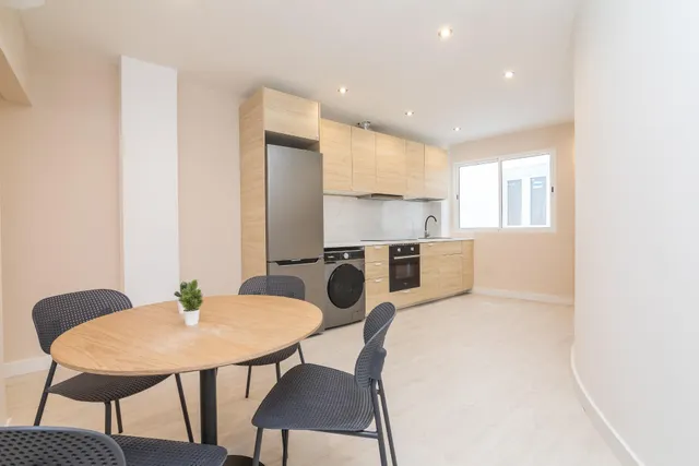 VIVIENDA EN PLENO CENTRO DE ELCHE · 3 SUITES CON BAÑO PRIVADO — 14