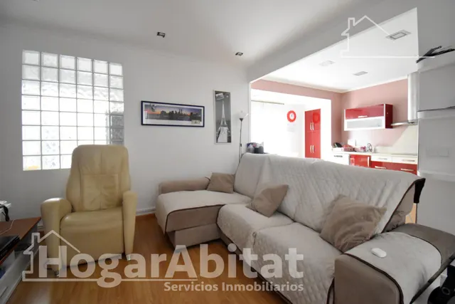 Extraordinaria amplitud en este luminoso primer piso con terrazas y trastero — 9