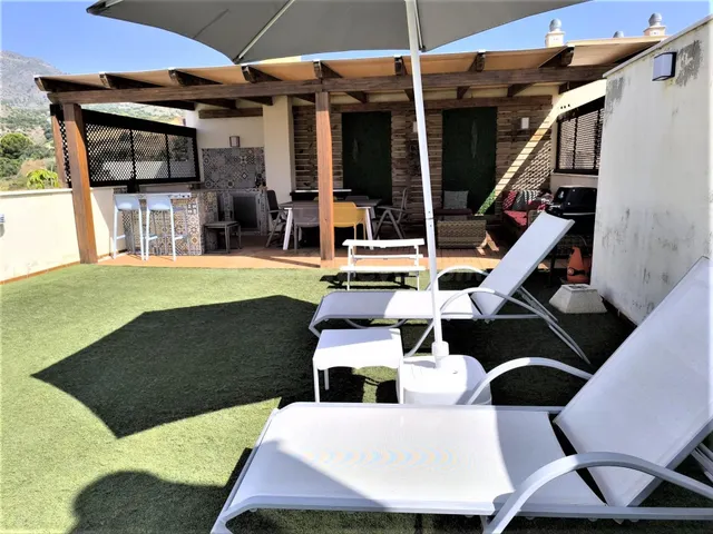 Exclusivo Ático en Venta con Impresionantes Vistas al Mar y  - foto 2