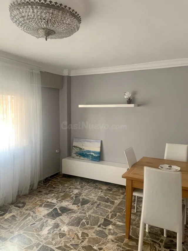 Apartamento con 3 dormitorios en calle Zafiro  11, Alicante — 5