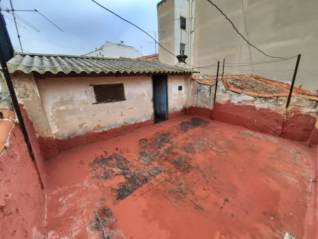 CASA PARA REFORMAR FRENTE AL PARQUE — 8