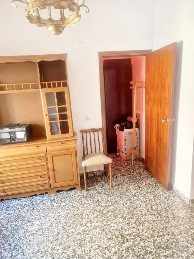 Piso exterior en esquina con ascensor, 3 dormitorios y terraza – Av. Barcelona — 3