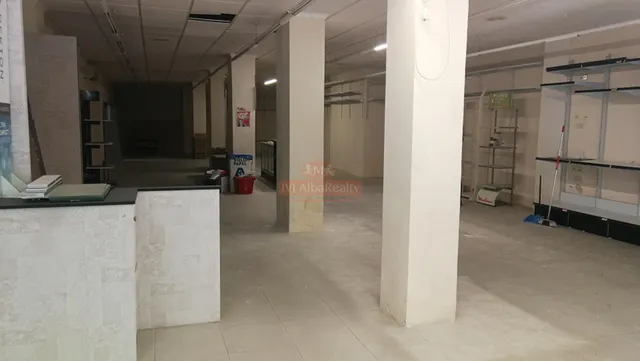 SE ALQUILA LOCAL DIÁFANO EN UNA DE LAS PRINCIPALES — 12