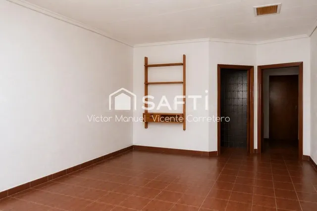 Local comercial a 1 minuto del paseo marítimo - foto 2