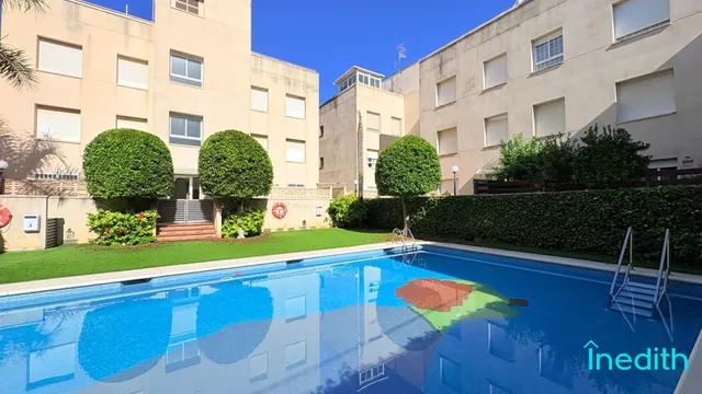 A 50 metros de la playa, Piso impecable con terraza, vistas , parking, trastero y piscina — 41