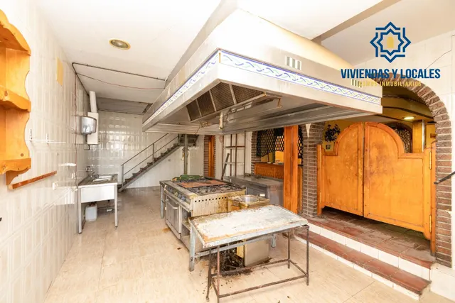 Terreno urbanizable, actualmente hay un restaurante. — 13