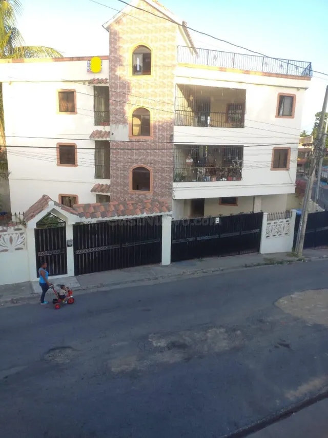 Edificio en venta con 30 aparta-estudio, Santo Domingo Norte