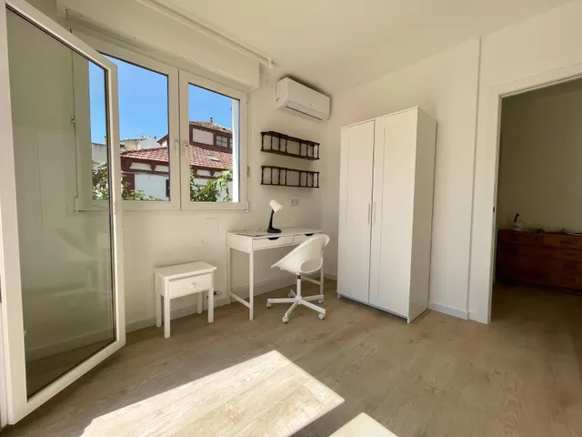 Chalet luminoso con patio y vistas — 12