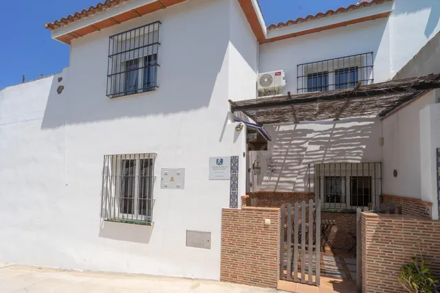 CASA DE CAMPO ADOSADA CON PATIO, TERRAZA CON MUY BUENAS VIST