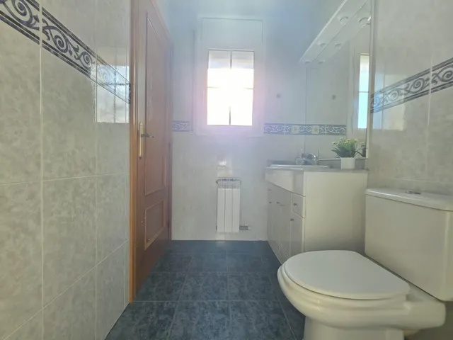 Chalet esquinero adosado en Vilafortuny — 49