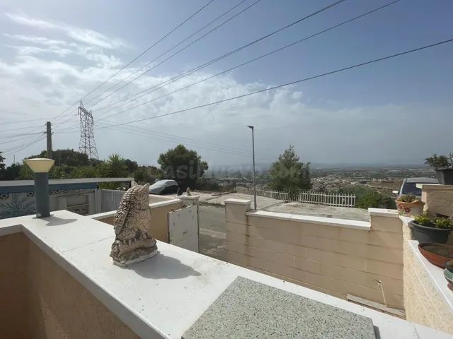 Encantadora casa independiente con vistas panorámicas a la m - foto 2