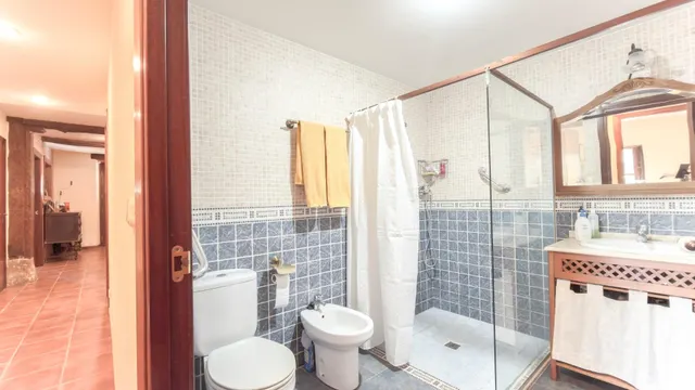 Caserío adosado con 16.277 m2 de terreno a un paso de Donostia — 9