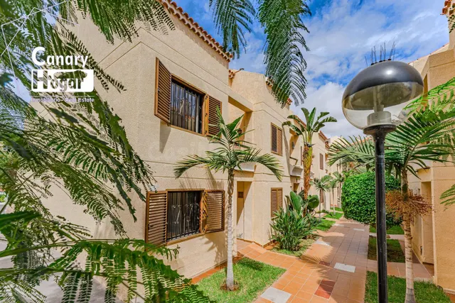 Villa de esquina en venta en el complejo Compostela Beach en