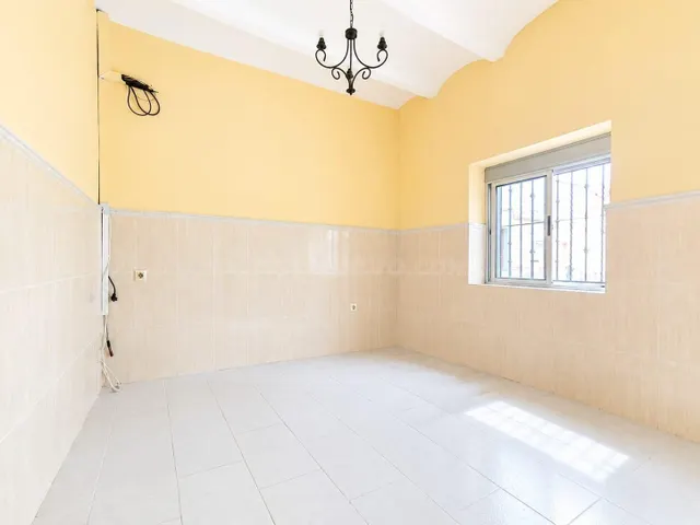 GRAN CASA CON DOS VIVIENDAS INDEPENDIENTES, GARAJE Y 90 M2 DE AZOTEA — 4