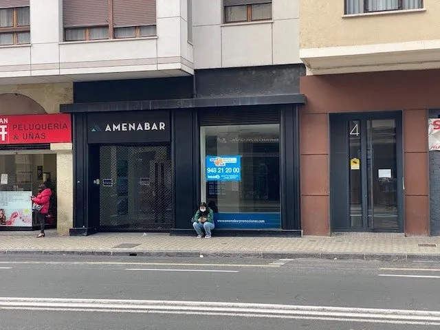 Se alquila local en Avda. Zaragoza, junto a Plaza Príncipe d