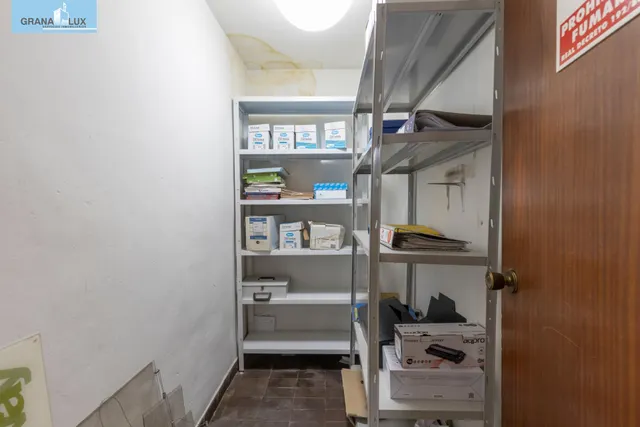 LOCAL COMERCIAL JUNTO A ÁNGEL GANIVET | ESPACIO Y UBICACIÓN. — 12