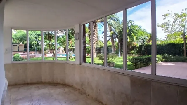 Espectacular Ático Esquinero con Licencia Turística, Plaza de Parking y piscina comunitaria. — 17
