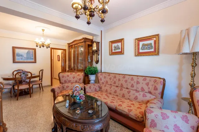 Amplia vivienda de 4 dormitorios con plaza de garaje opciona - foto 4
