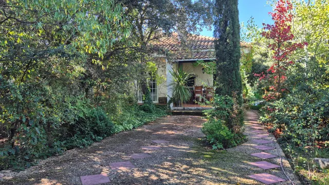 Precioso chalet con espectacular piscina y jardín autóctono — 29