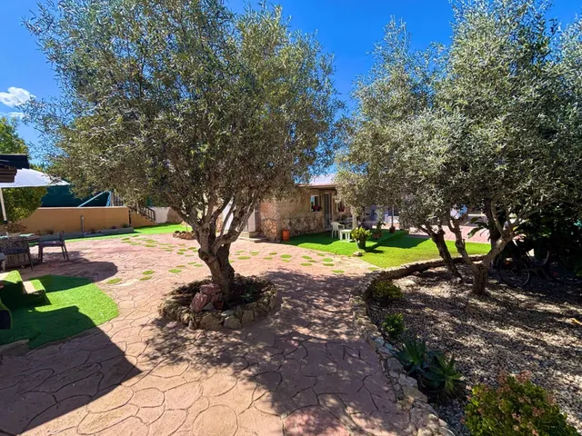 Villa con vistas parciales al mar en Ses Palmeres con aparta - foto 4