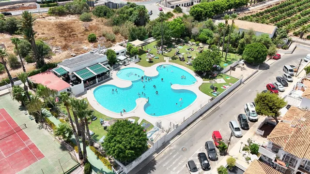Bungalow en planta baja con licencia turística, piscina y garaje – ¡ideal para inversión! — 24