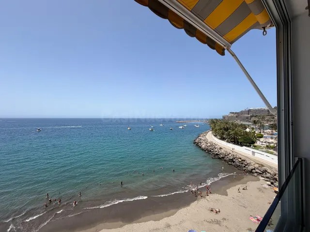 Estudio reformado con vistas al mar y acceso directo a la pl