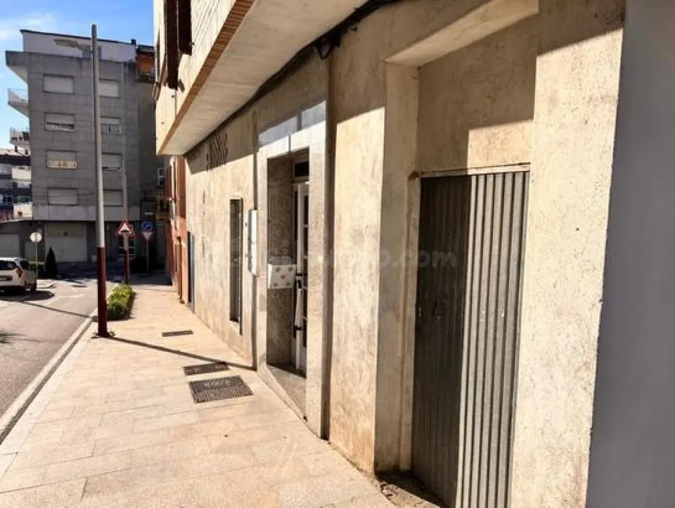 ¡¡BAJO EN VENTA CON PROYECTO PARA VIVIENDA EN RUA VALLADOLID!!