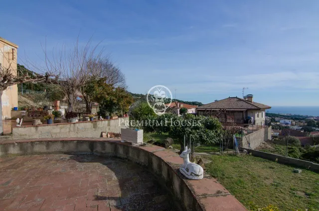 Masía en venta con vistas al mar en Mataró - Costa Barcelona. — 2
