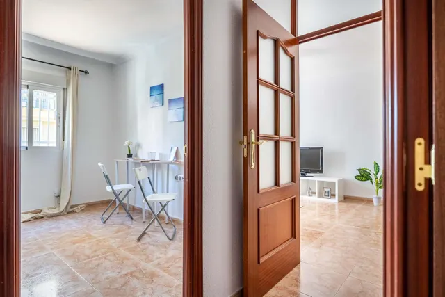 PISO DE 4 DORMITORIOS CONVERTIDO EN 2 EN PLENO CORAZÓN DE TRIANA — 27