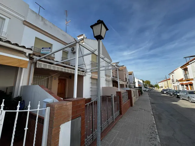 Excepcional Casa con Porche y Patio en Zona Alameda! - foto 3