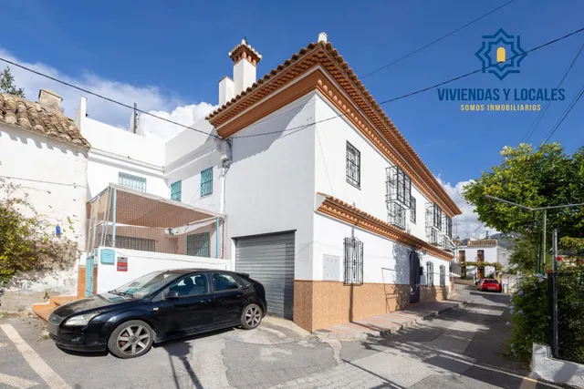 ¡Tu hogar soñado te espera en esta espectacular casa reformada! — 33