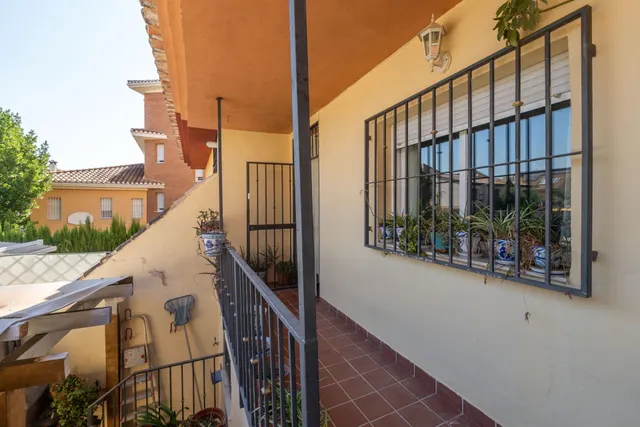 GRAN VIVIENDA UNIFAMILIAR ADOSADA EN OGIJARES — 26