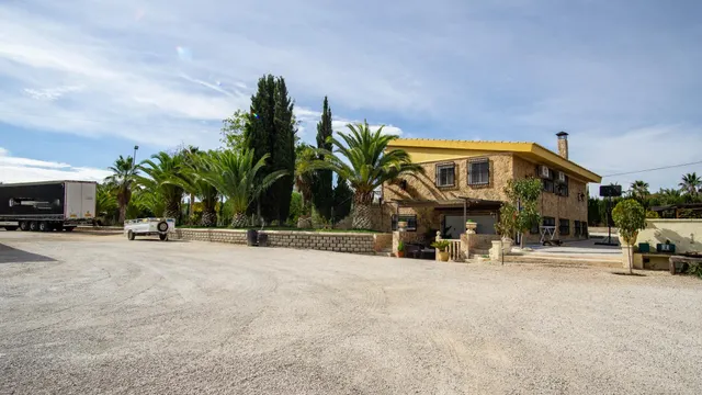Chalet en sax buena zona para vivir todo el año. - foto 4