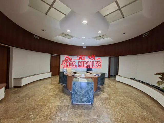 ¡¡ GRAN EDIFICIO EN ALQUILER CON 14 DESPACHOS, A 5 MINUTOS DEL AEROPUERTO !! — 4