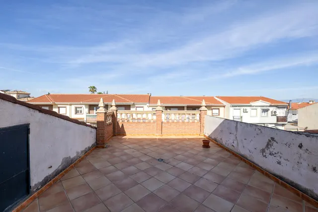Casa adosada junto parada metro en Churriana — 28