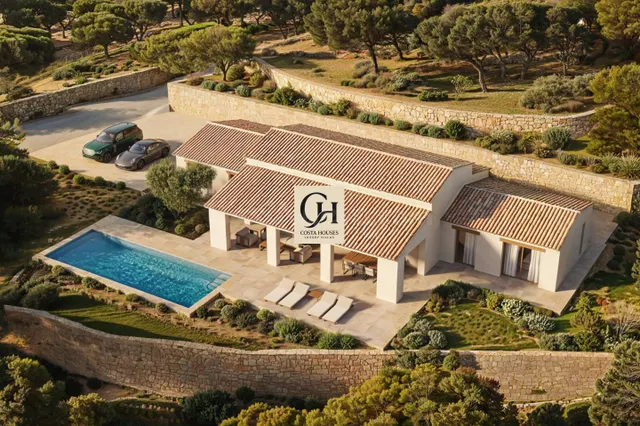 VILLA SERRALLONGA · GRAN PARCELA, PRIVACIDAD Y ESENCIA MEDIT