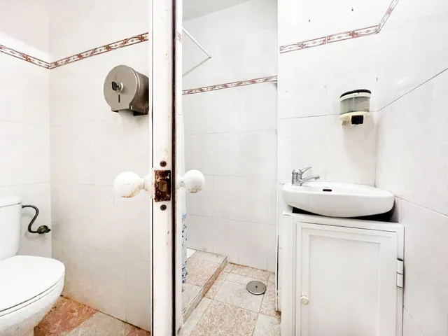 LOCAL COMERCIAL EN CÁDIZ CON MUCHAS POSIBILIDADES — 15