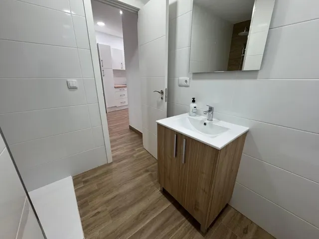 Apartamento totalmente reformado con piscina comunitaria — 9