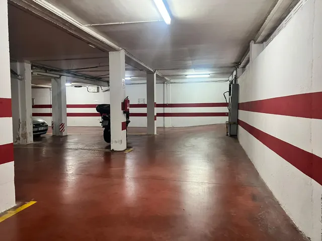 Plaza de aparcamiento en calle Florenci Vives, Tarragona — 11