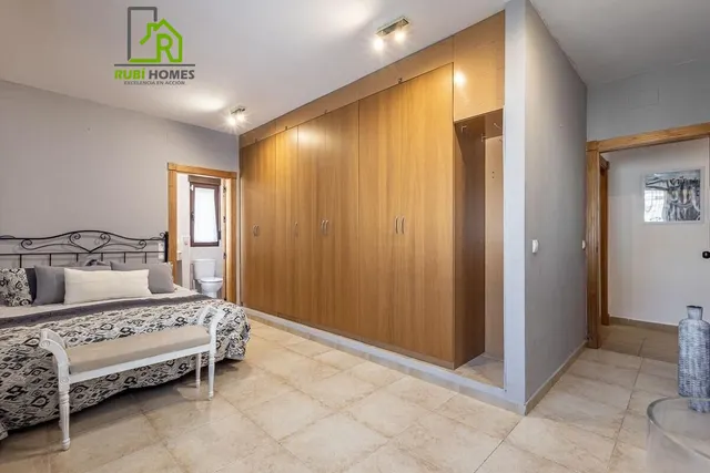 Chalet independiente con pozo propio y placas solares — 16