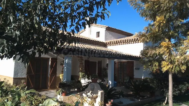 HERMOSO CHALET TRADICIONAL EN PARCELA MUY PRÓXIMO AL CASCO U - foto 2